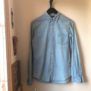 Men’s Uniqulo slim fit chambray button up